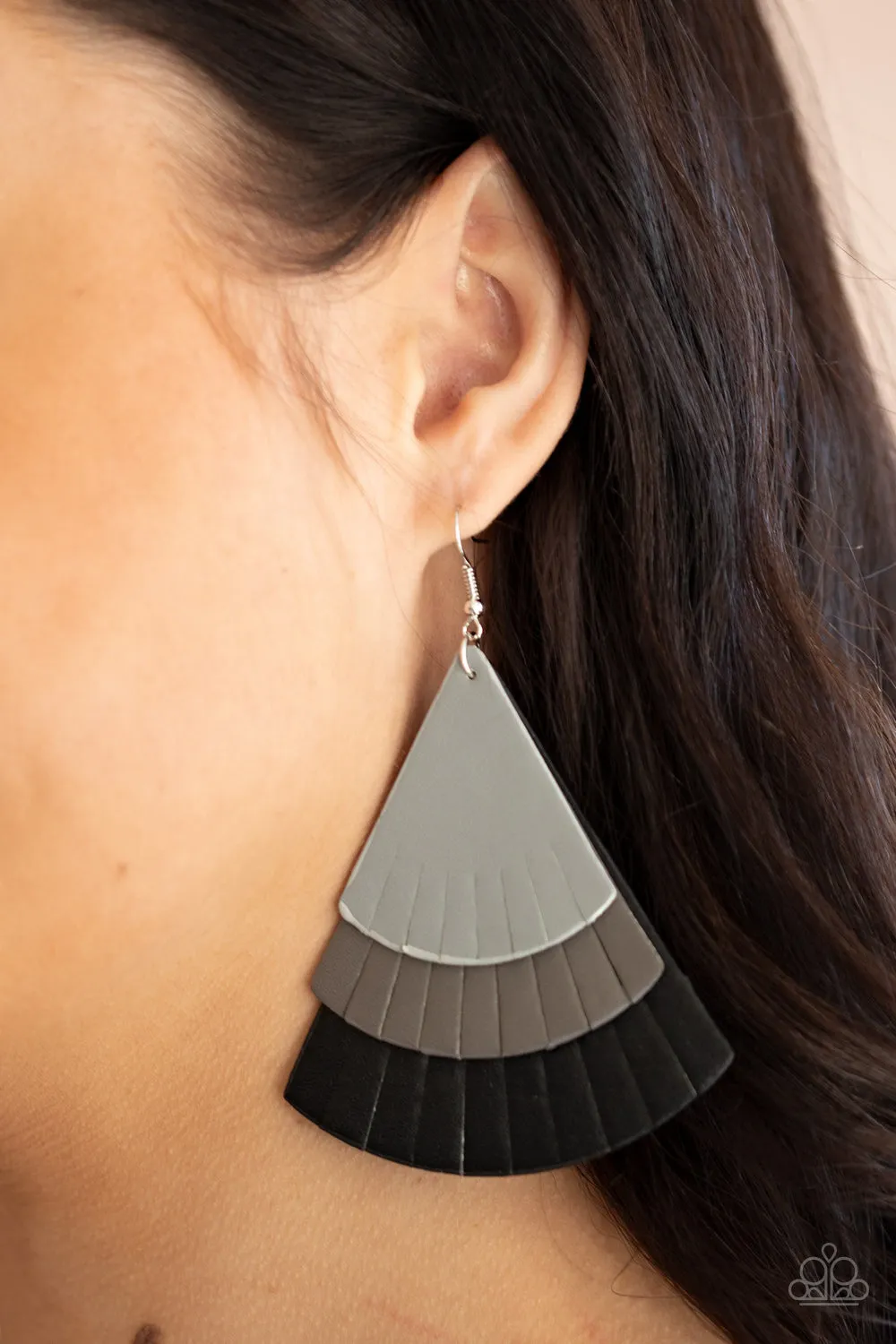 Huge Fanatic Black-Earrings