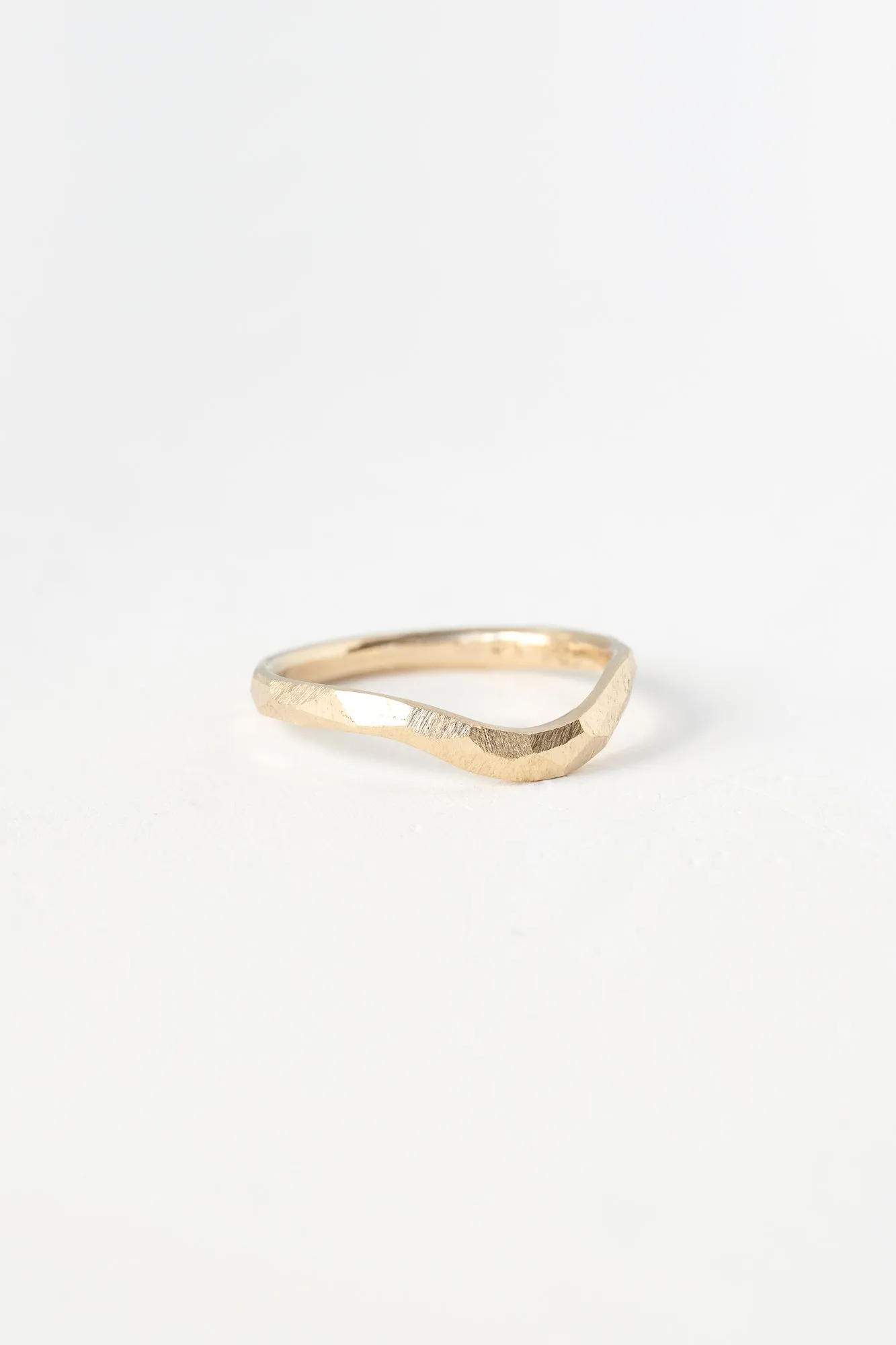 Multifaceted Contour Ring