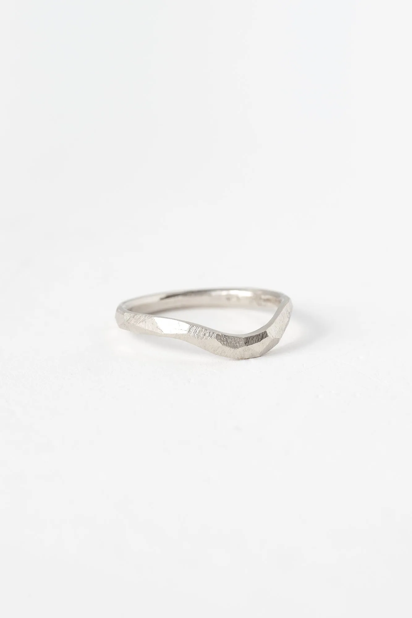 Multifaceted Contour Ring